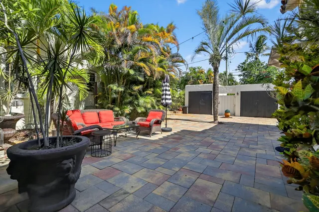 a view of a entryway door of the house