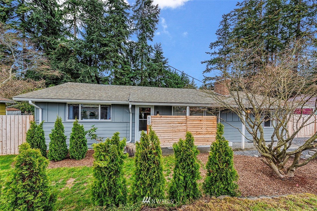 612 Edmonds Way Edmonds, WA 98020 - Photo 1 of 14 Gallery Image 1