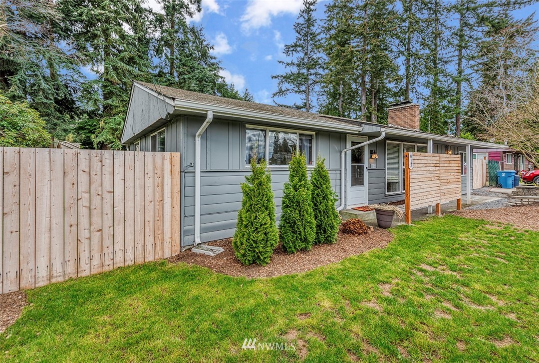 612 Edmonds Way Edmonds, WA 98020 - Photo 2 of 14 Gallery Image 2
