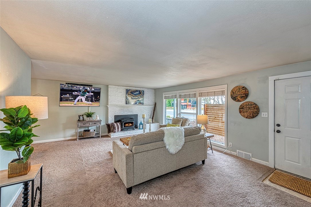612 Edmonds Way Edmonds, WA 98020 - Photo 3 of 14 Gallery Image 3