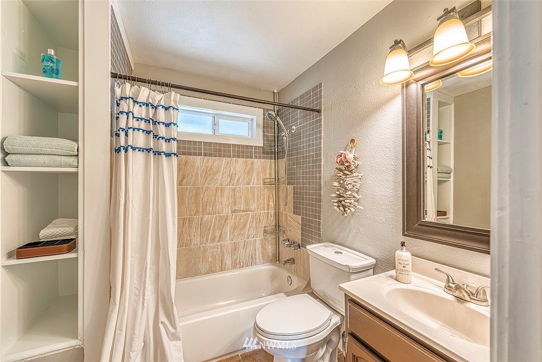 612 Edmonds Way Edmonds, WA 98020 - Photo 6 of 14 Gallery Image 6