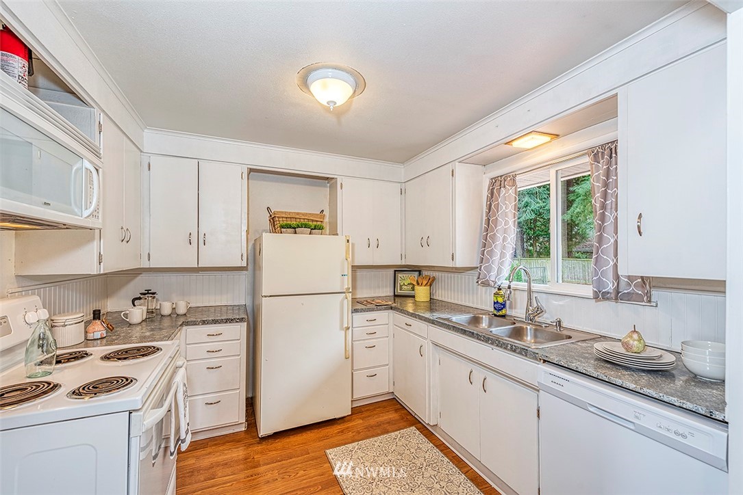 612 Edmonds Way Edmonds, WA 98020 - Photo 7 of 14 Gallery Image 7