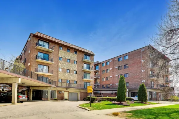 $195,000 | 2325 North Neva Avenue, Unit 302B, Chicago, IL 60707