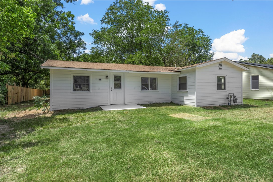 214 Calvery Street Waco, TX 76705 - Photo 2 of 14