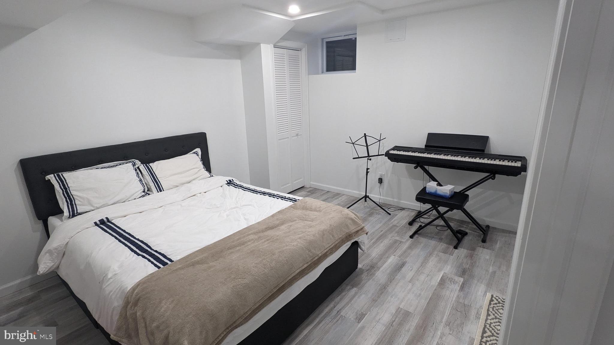 1006 Kimberwicke Road McLean, VA 22102 - Photo 36 of 42 a bedroom with a bed and a desk