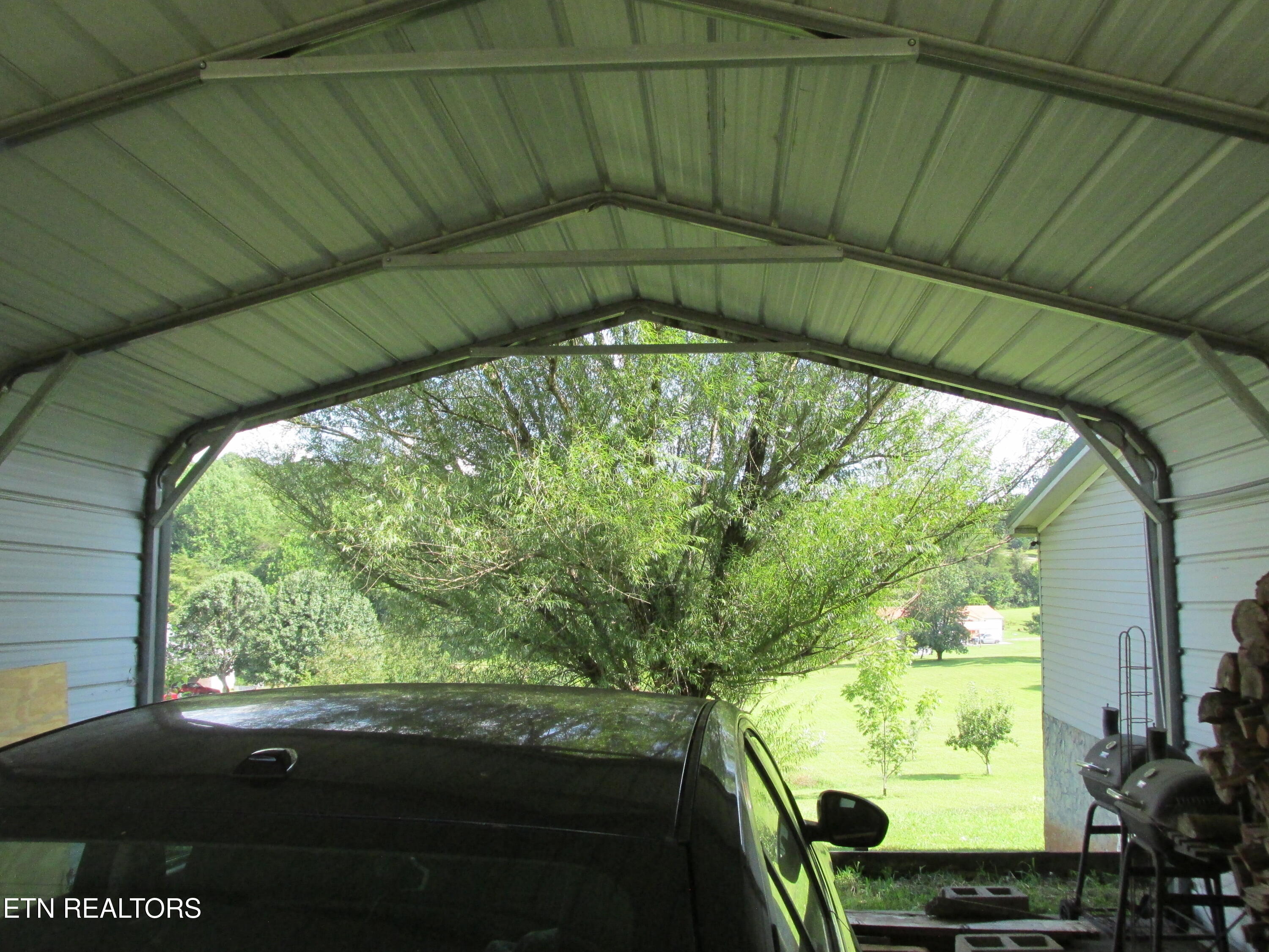 234 Scenic View Road Madisonville, TN 37354 - Photo 2 of 24 IMG_5318