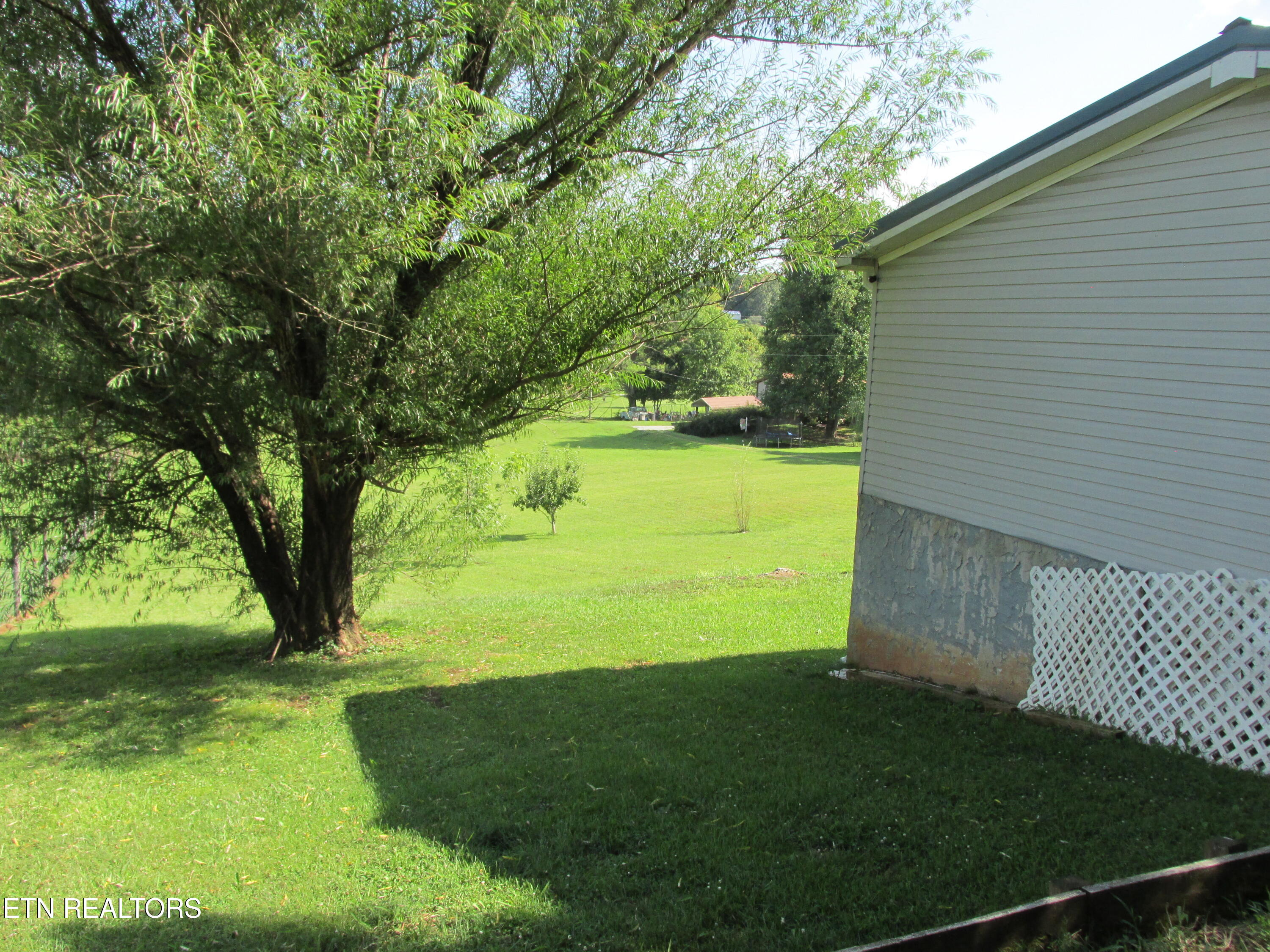 234 Scenic View Road Madisonville, TN 37354 - Photo 3 of 24 IMG_5317