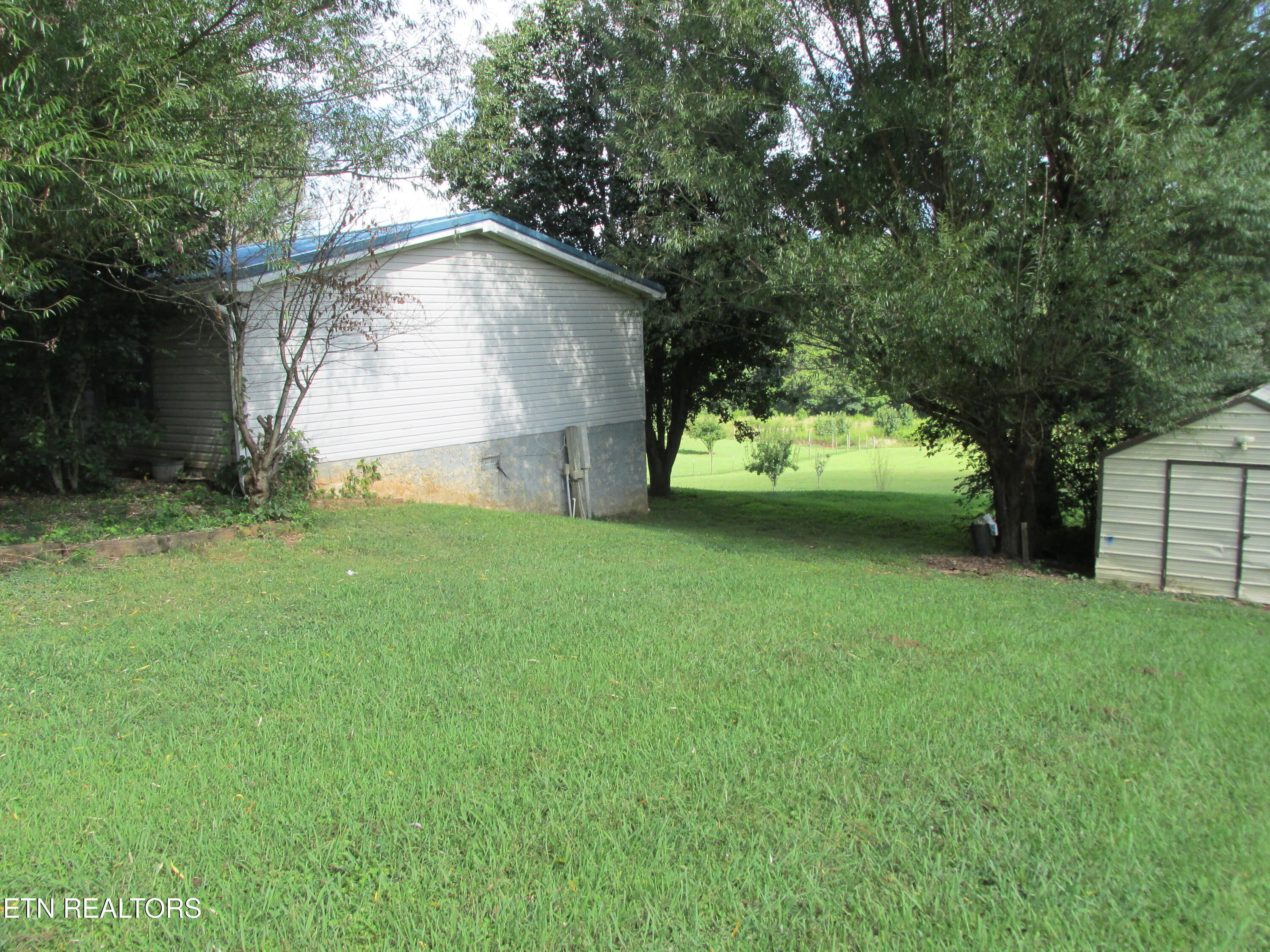 234 Scenic View Road Madisonville, TN 37354 - Photo 6 of 24 IMG_5313