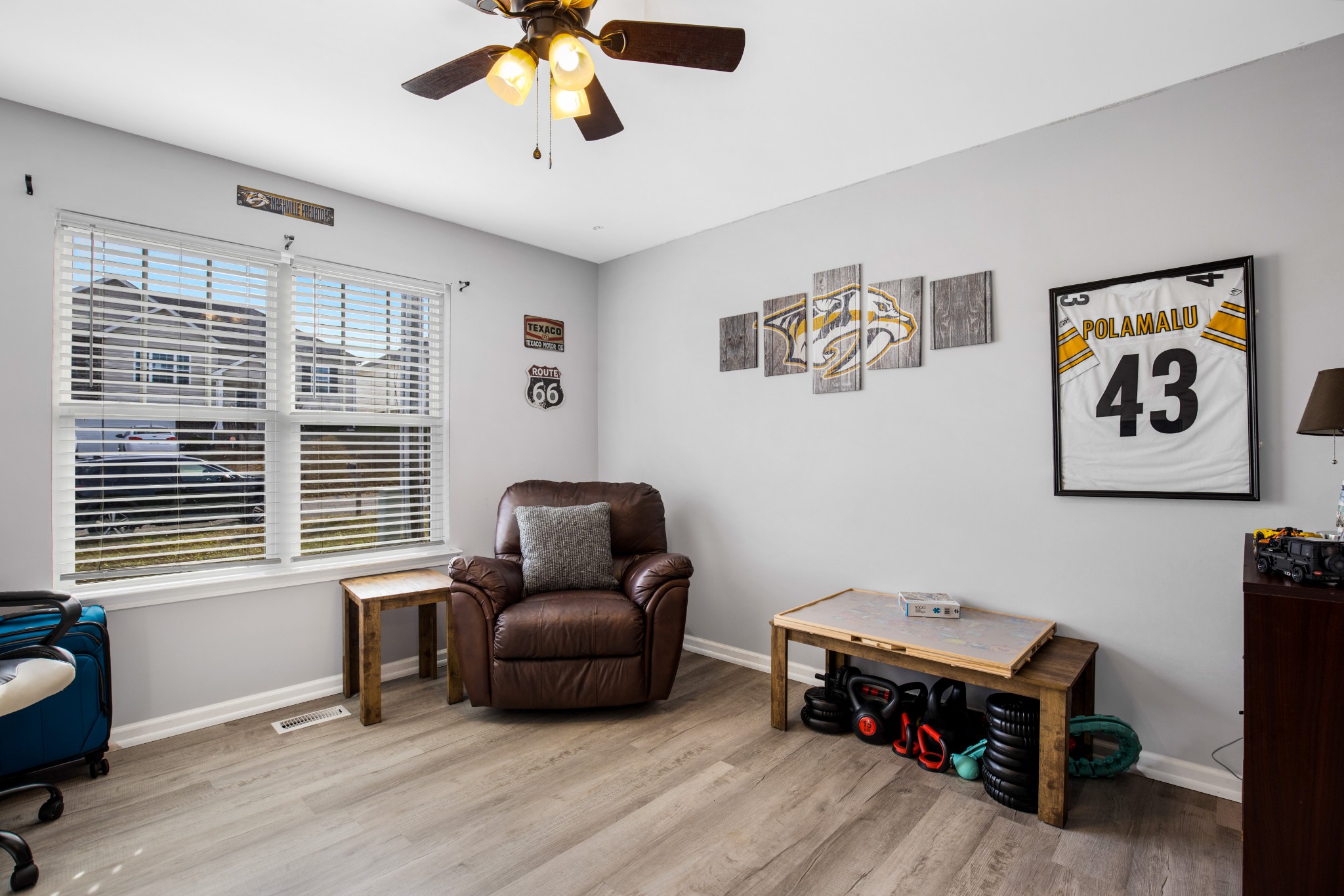 123 Sage Drive Springfield, TN 37172 - Photo 14 of 18 a living room with furniture and a window