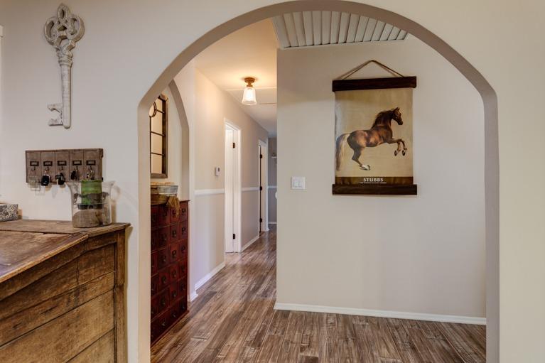 637 Thomas Street Oak View, CA 93022 - Photo 15 of 30 a view of a hallway view with wooden floor and furniture