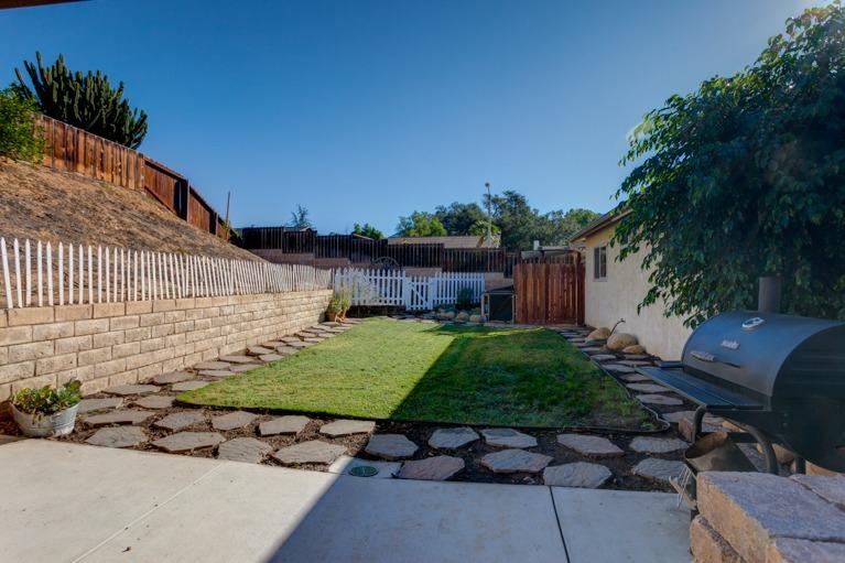 637 Thomas Street Oak View, CA 93022 - Photo 25 of 30 a view of a backyard with sitting area