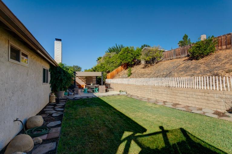 637 Thomas Street Oak View, CA 93022 - Photo 26 of 30 a front view of a house with garden