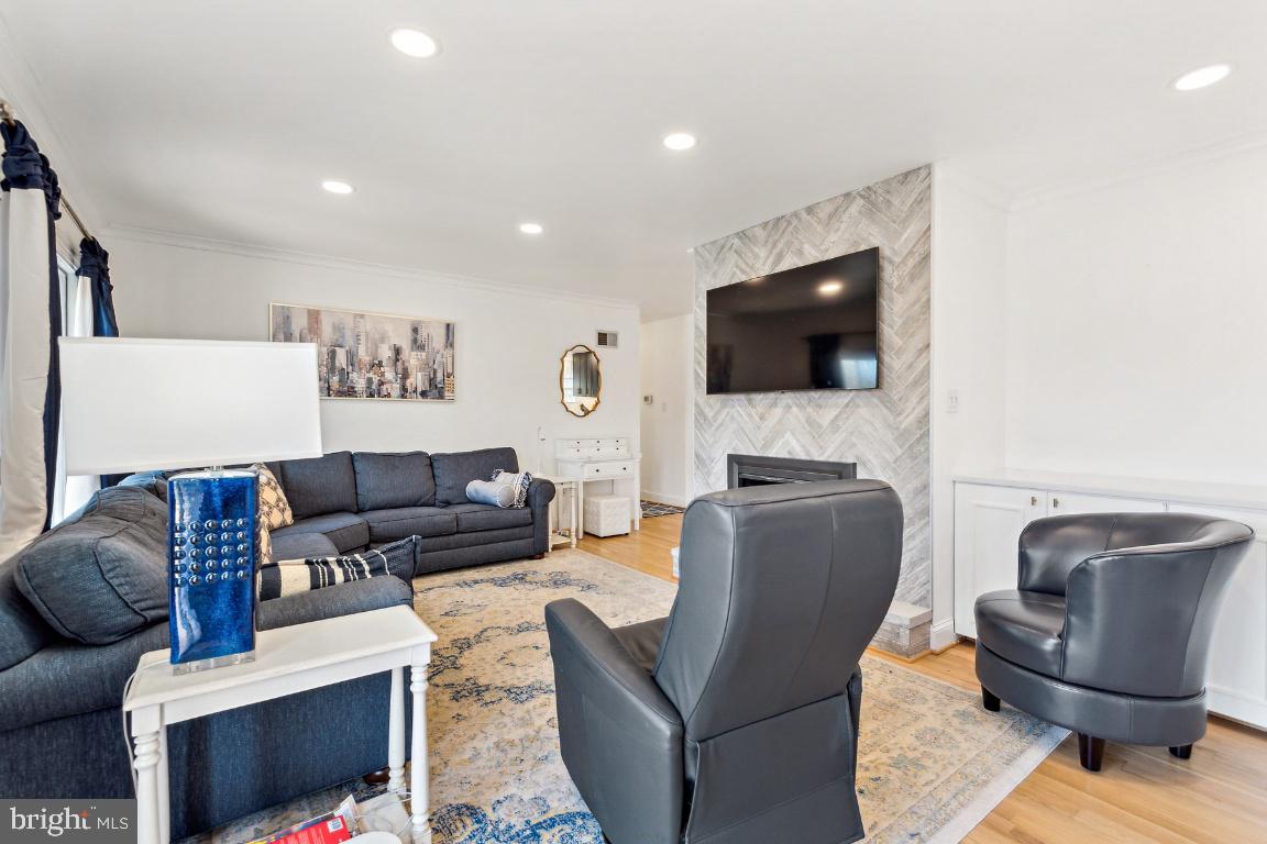 11213 Oakwood Drive Dunkirk, MD 20754 - Photo 15 of 48 a living room with furniture and a flat screen tv