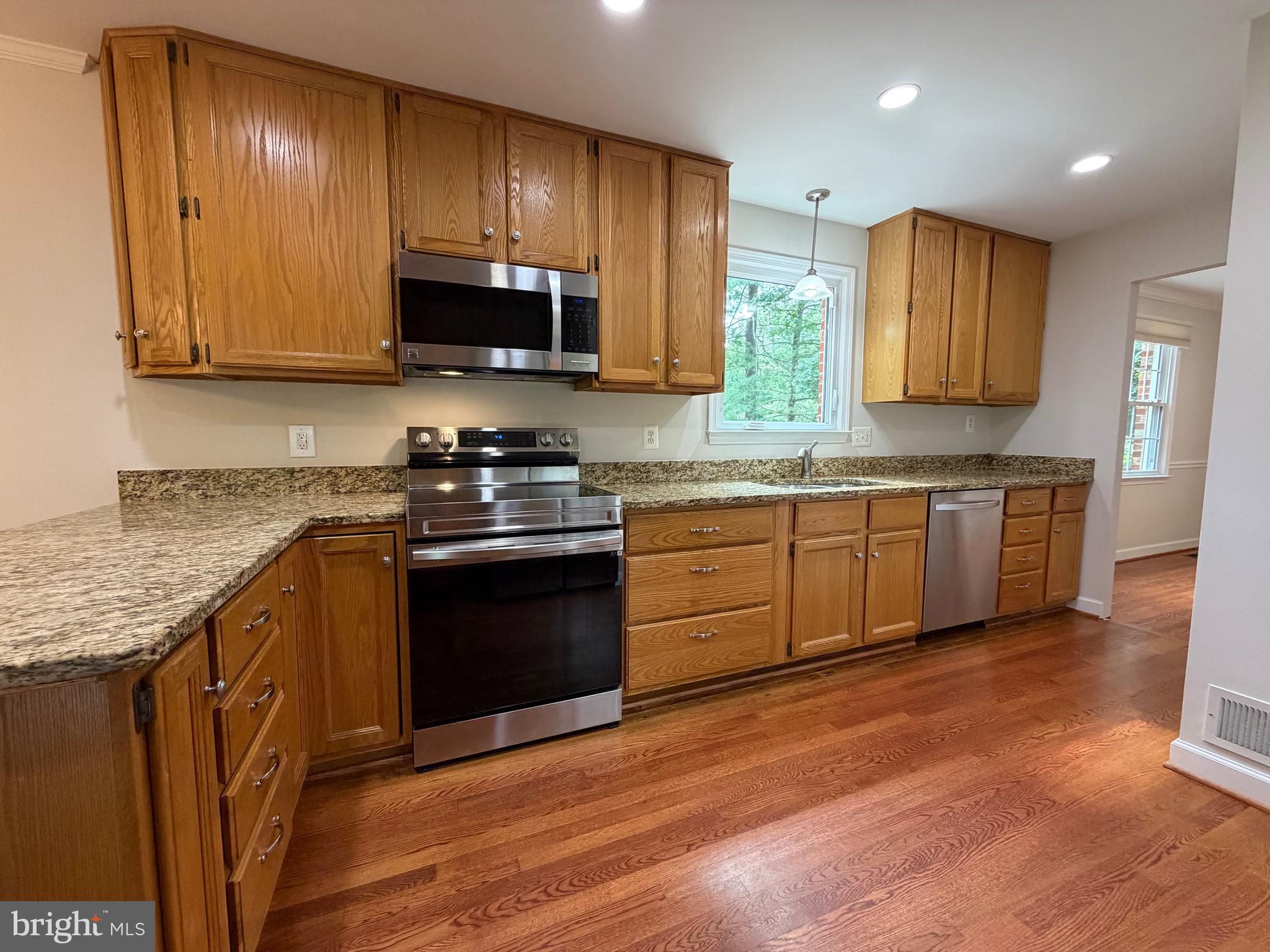 7216 Reservation Drive Springfield, VA 22153 - Photo 3 of 44