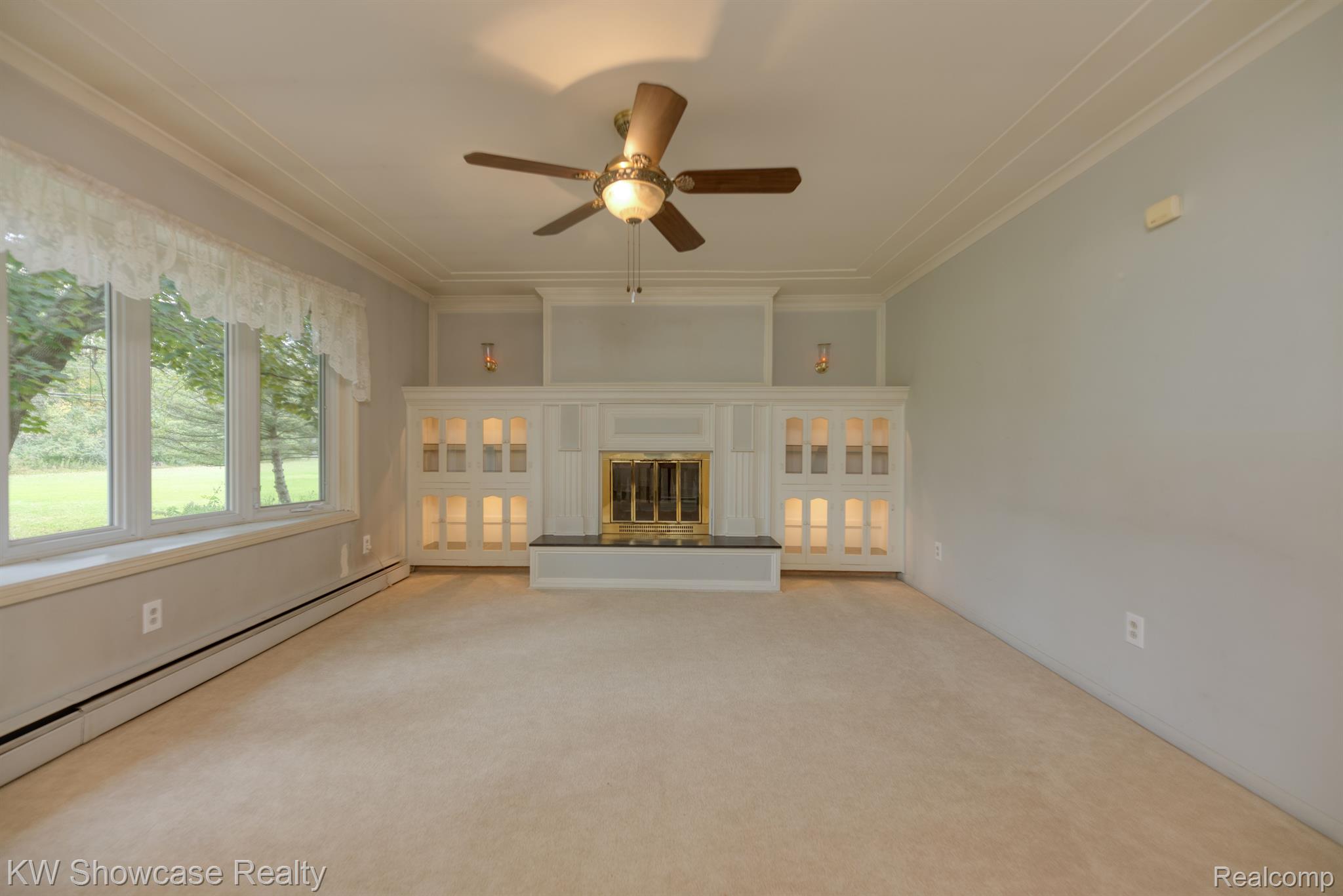 9536 Spencer Road South Lyon, MI 48178 - Photo 8 of 43 LIVING ROOM VIEW