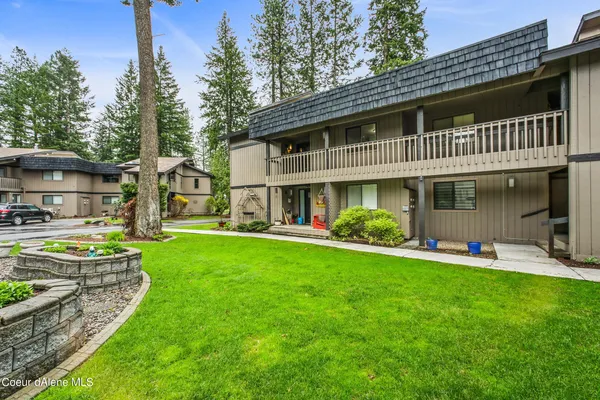 $359,900 | 5421 West Fairway Lane, Unit 10, Rathdrum, ID 83858