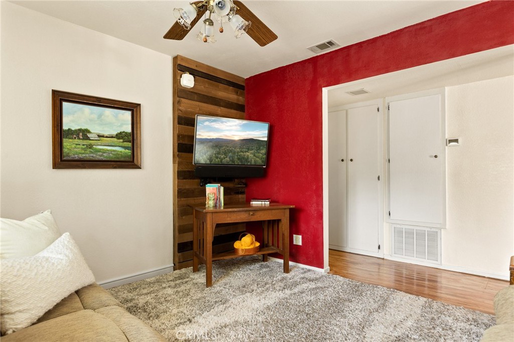 337 Lookout Drive Twin Peaks, CA 92391 - Photo 13 of 32 a living room with furniture and a flat screen tv