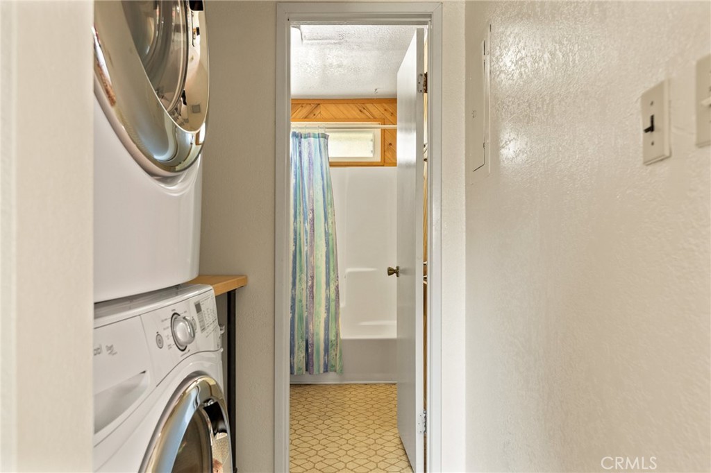 337 Lookout Drive Twin Peaks, CA 92391 - Photo 21 of 32 a view of a bathroom with a sink
