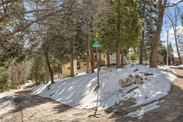 $424,000 | 337 Lookout Drive, Twin Peaks, CA 92391