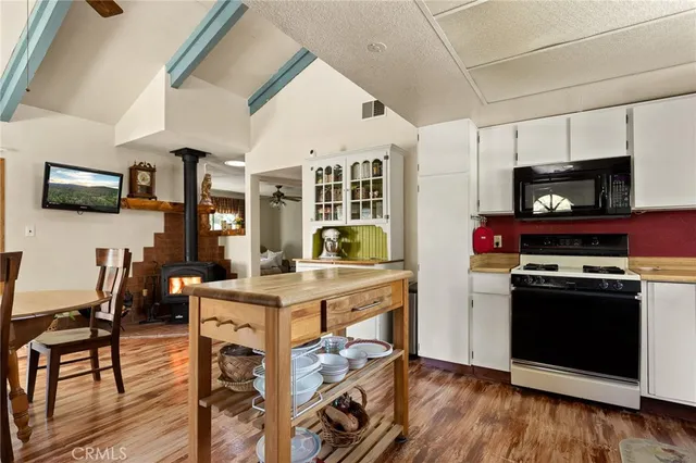 $424,000 | 337 Lookout Drive, Twin Peaks, CA 92391