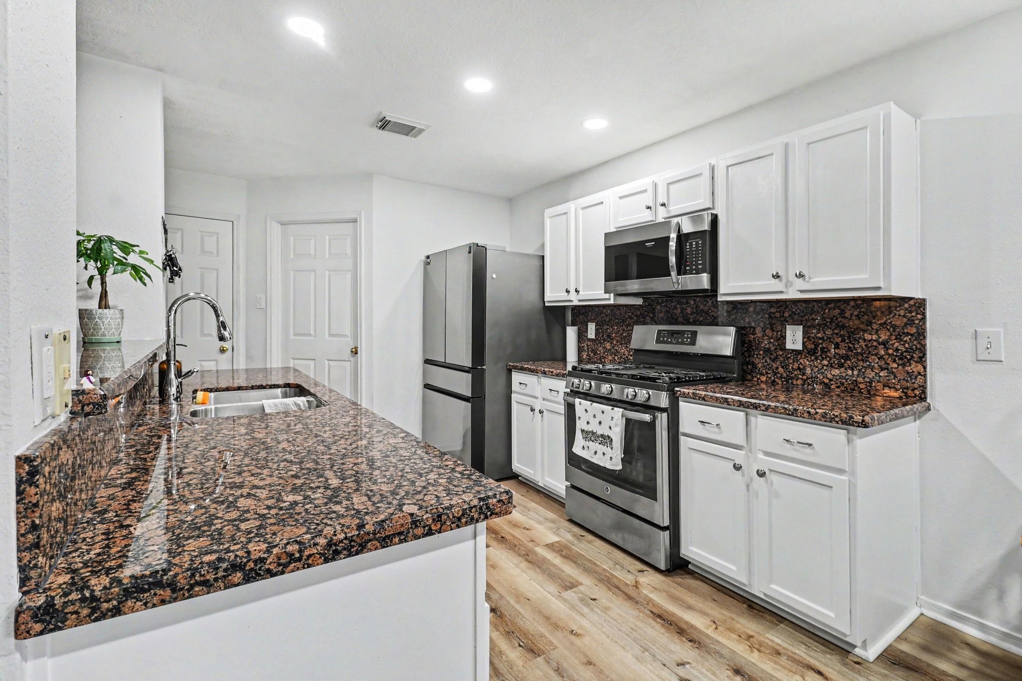 5323 Cilantro Lane Baytown, TX 77521 - Photo 8 of 26