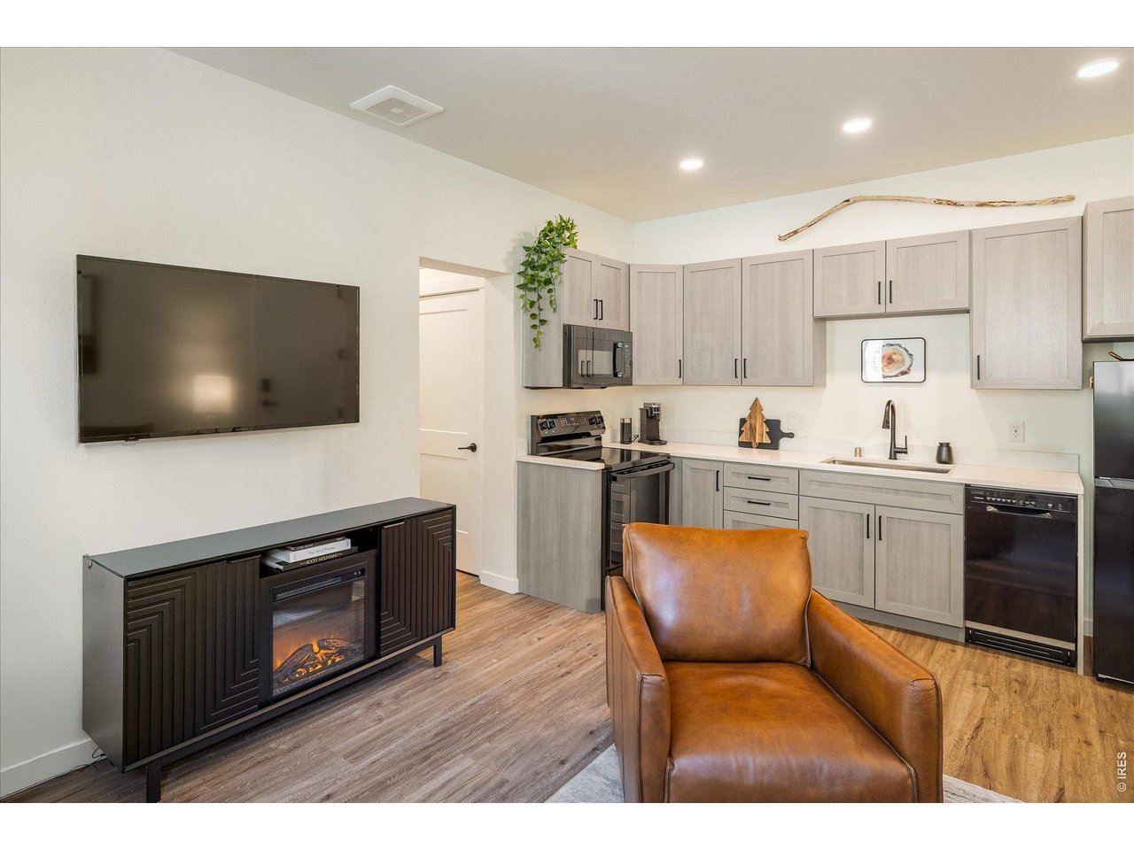 2121 Hummingbird Way, Unit 201 Georgetown, CO 80444 - Photo 8 of 37