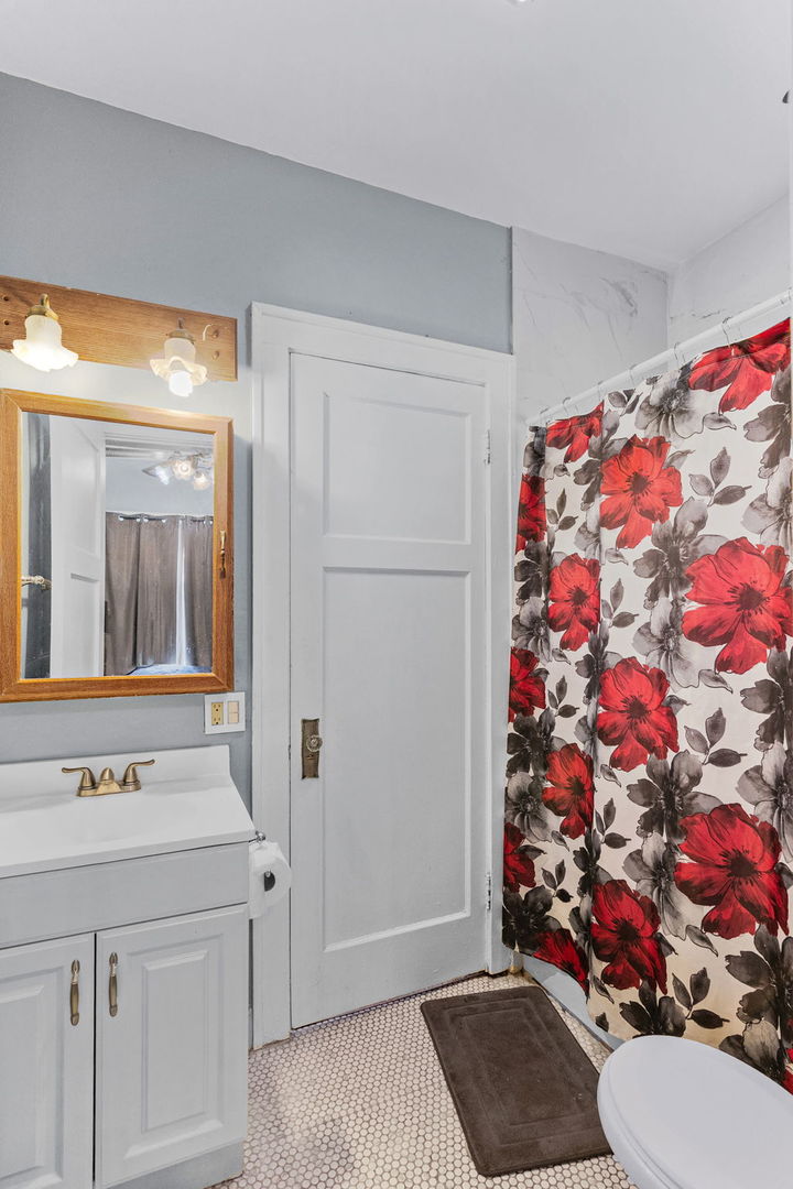 832 Bode Road Elgin, IL 60120 - Photo 6 of 19