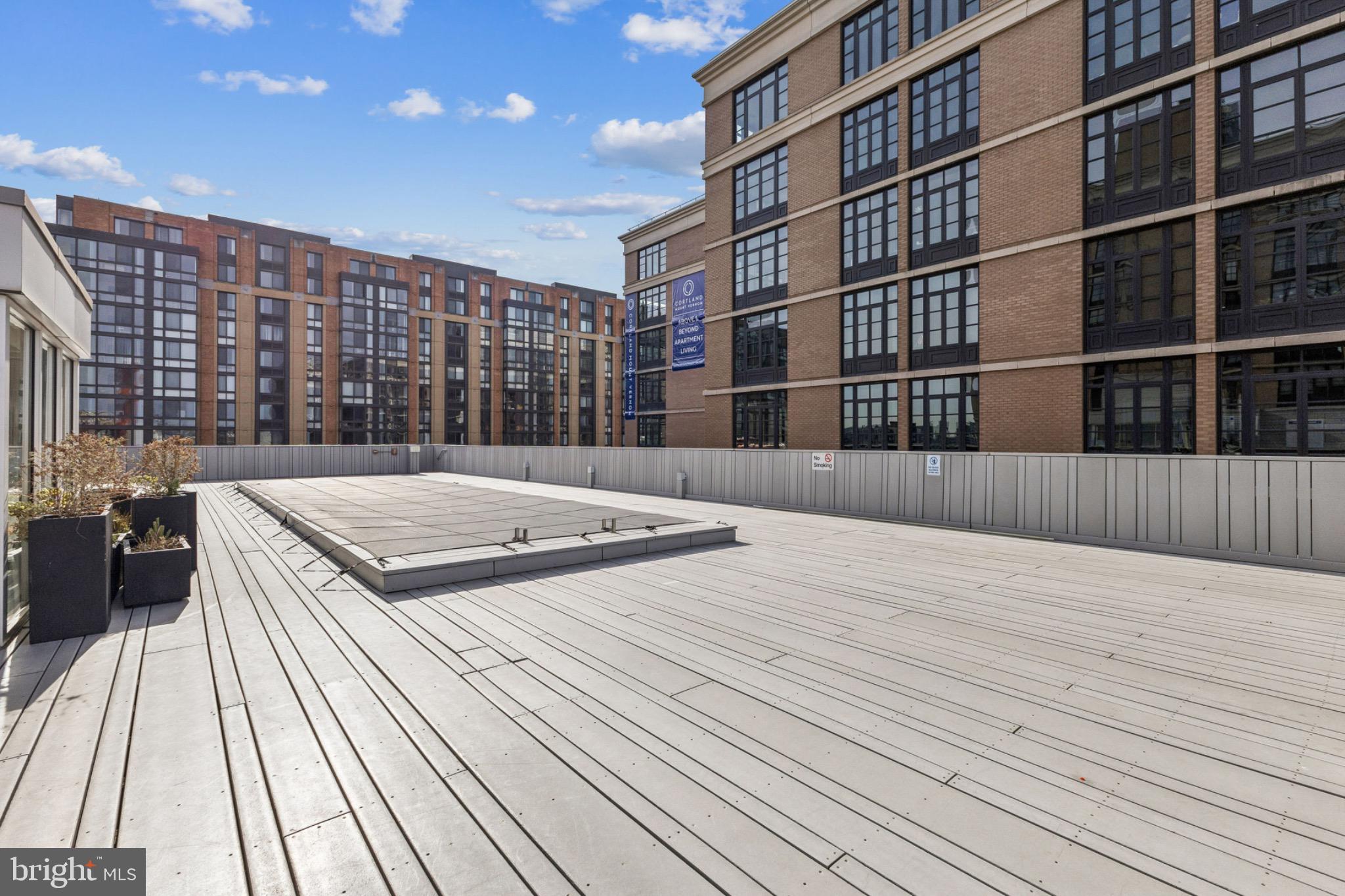 437 New York Avenue Northwest, Unit Y26 Washington, DC 20001 - Photo 15 of 16 a swimming pool view with a seating space