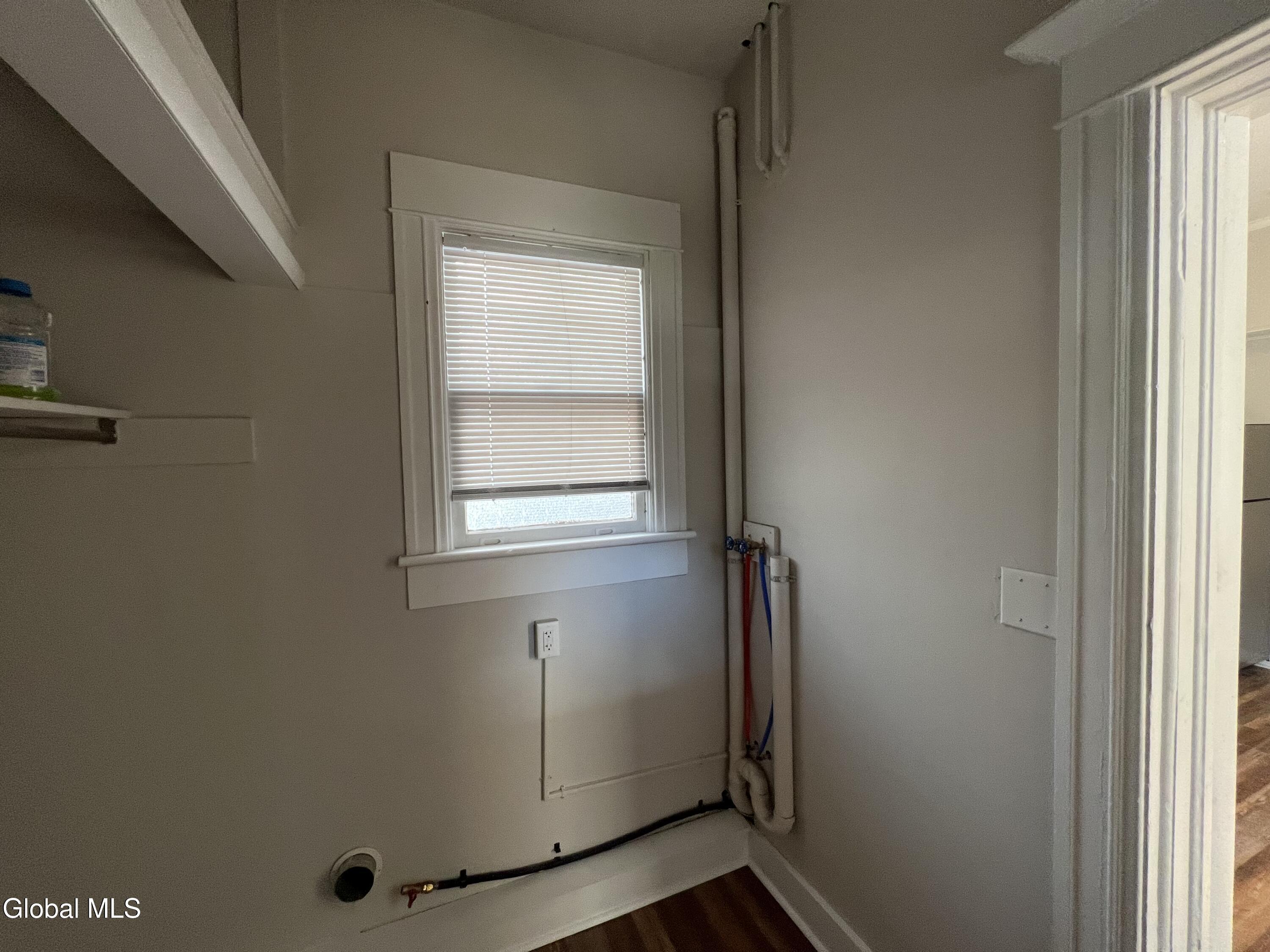 1114 Union Street, Unit 2 Schenectady, NY 12308 - Photo 3 of 34 Laundry Hookups