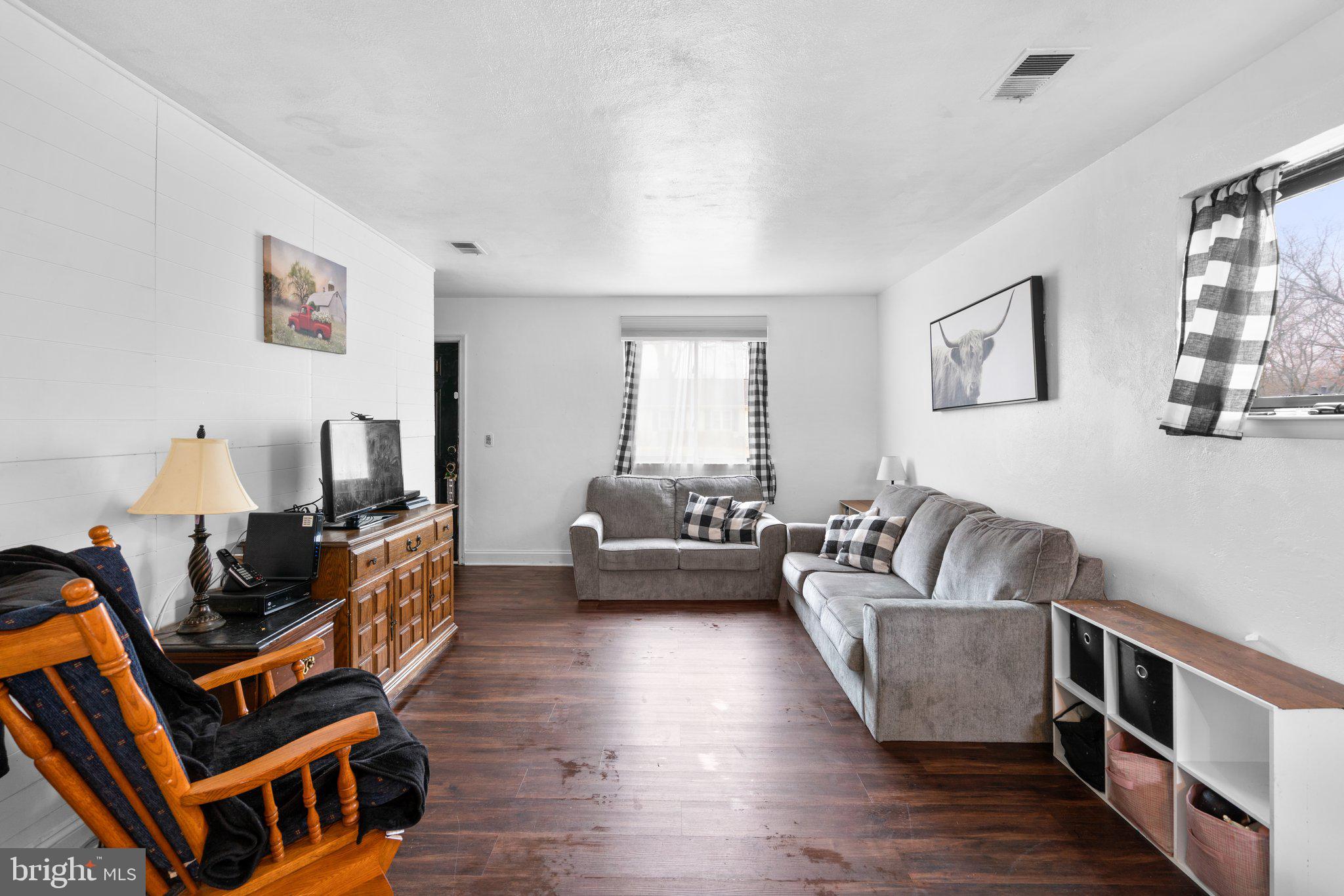 719 Cotter Road Glen Burnie, MD 21060 - Photo 3 of 18 Living Room