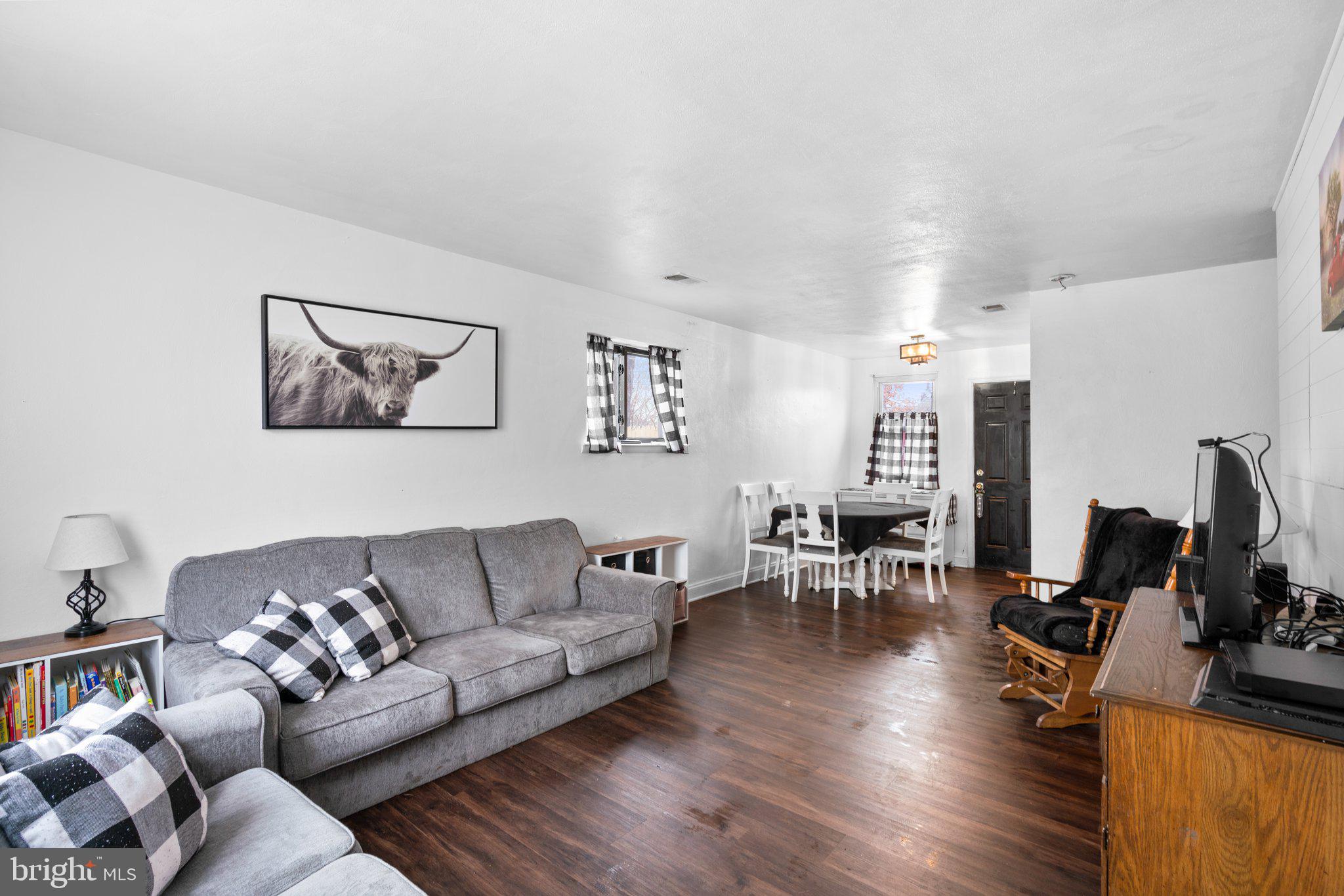 719 Cotter Road Glen Burnie, MD 21060 - Photo 4 of 18 Living Room Entry
