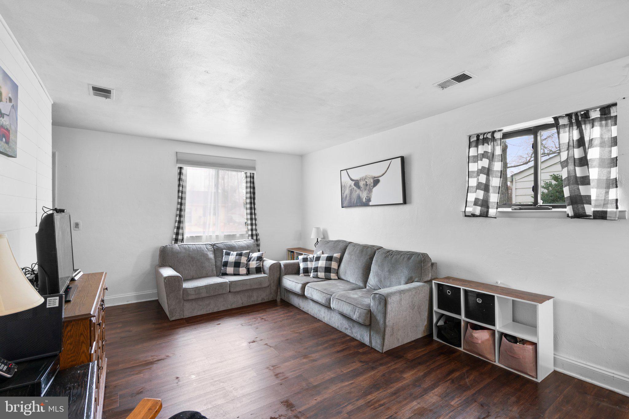 719 Cotter Road Glen Burnie, MD 21060 - Photo 5 of 18 Living Room