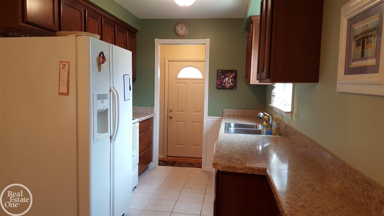 18203 Davidson Road Fraser, MI 48026 - Photo 8 of 27 Gallery Image 8