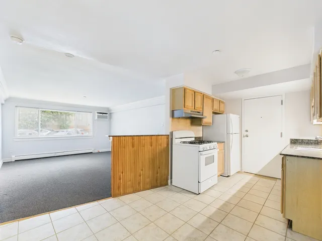 $140,000 | 8810 Briar Court, Unit 1B, Des Plaines, IL 60016