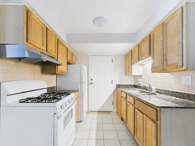 $140,000 | 8810 Briar Court, Unit 1B, Des Plaines, IL 60016