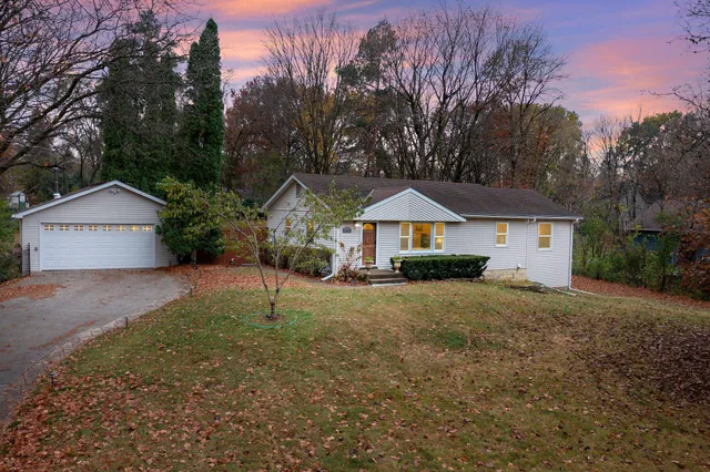 $2,800 | 15803 Sunset Road, Minnetonka, MN 55345