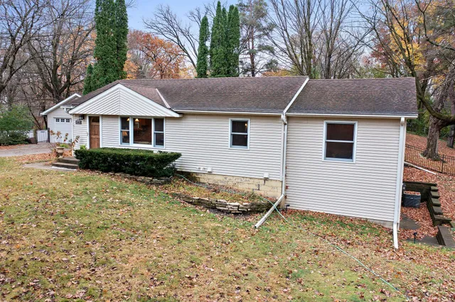 $2,800 | 15803 Sunset Road, Minnetonka, MN 55345