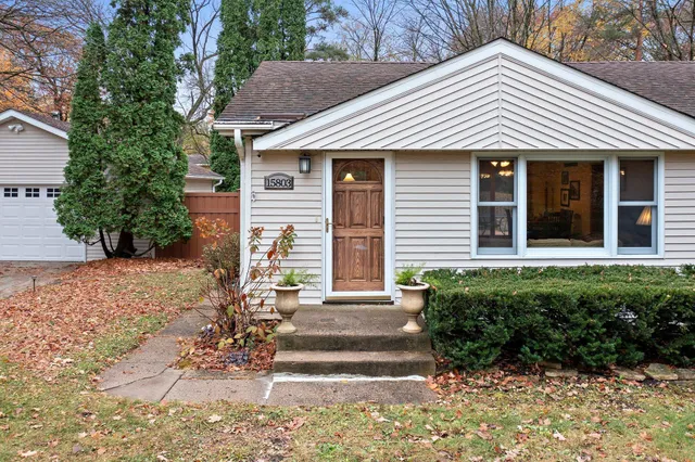 $2,800 | 15803 Sunset Road, Minnetonka, MN 55345