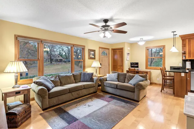 $2,800 | 15803 Sunset Road, Minnetonka, MN 55345