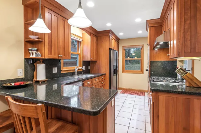 $2,800 | 15803 Sunset Road, Minnetonka, MN 55345