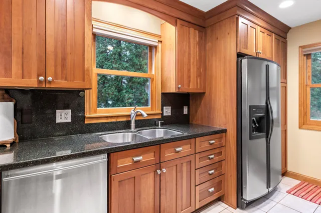 $2,800 | 15803 Sunset Road, Minnetonka, MN 55345