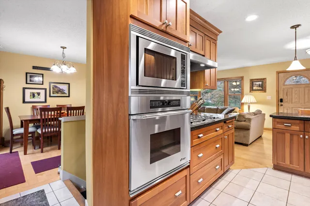 $2,800 | 15803 Sunset Road, Minnetonka, MN 55345