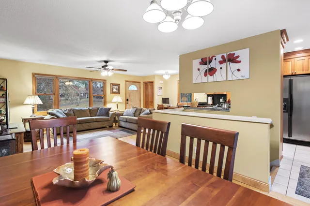 $2,800 | 15803 Sunset Road, Minnetonka, MN 55345