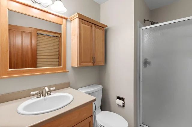 $2,800 | 15803 Sunset Road, Minnetonka, MN 55345