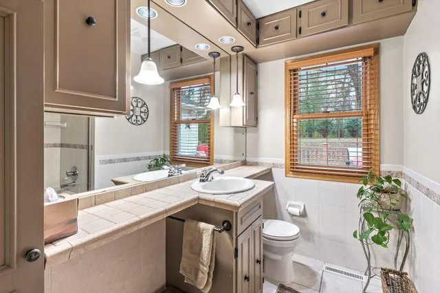 $2,800 | 15803 Sunset Road, Minnetonka, MN 55345