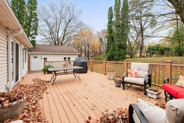 $2,800 | 15803 Sunset Road, Minnetonka, MN 55345