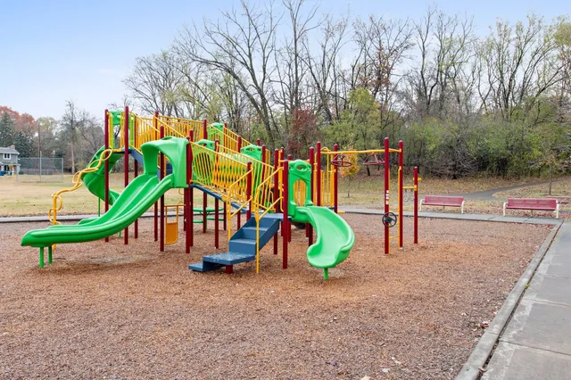 $2,800 | 15803 Sunset Road, Minnetonka, MN 55345