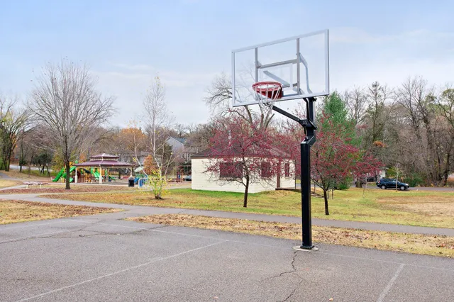 $2,800 | 15803 Sunset Road, Minnetonka, MN 55345