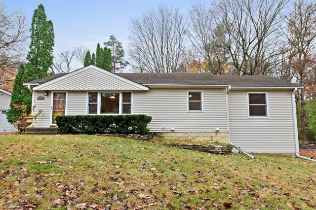 $2,800 | 15803 Sunset Road, Minnetonka, MN 55345