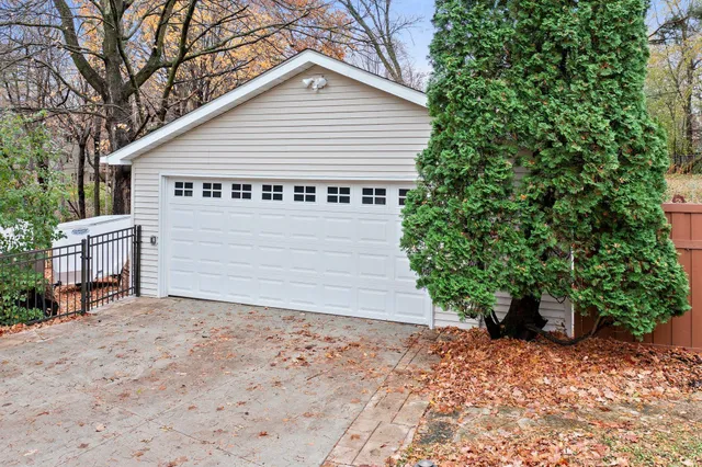 $2,800 | 15803 Sunset Road, Minnetonka, MN 55345